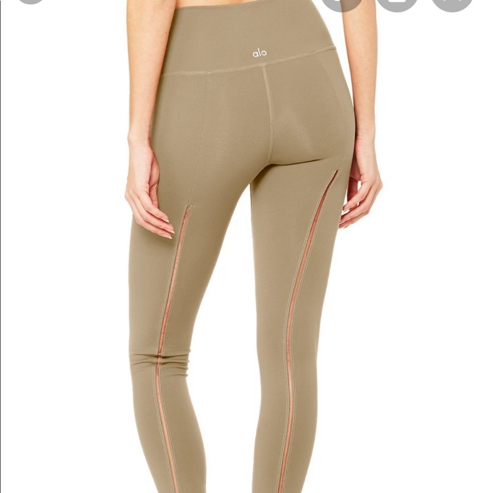 ALO YOGA DASH LEGGING IN GRAVEL